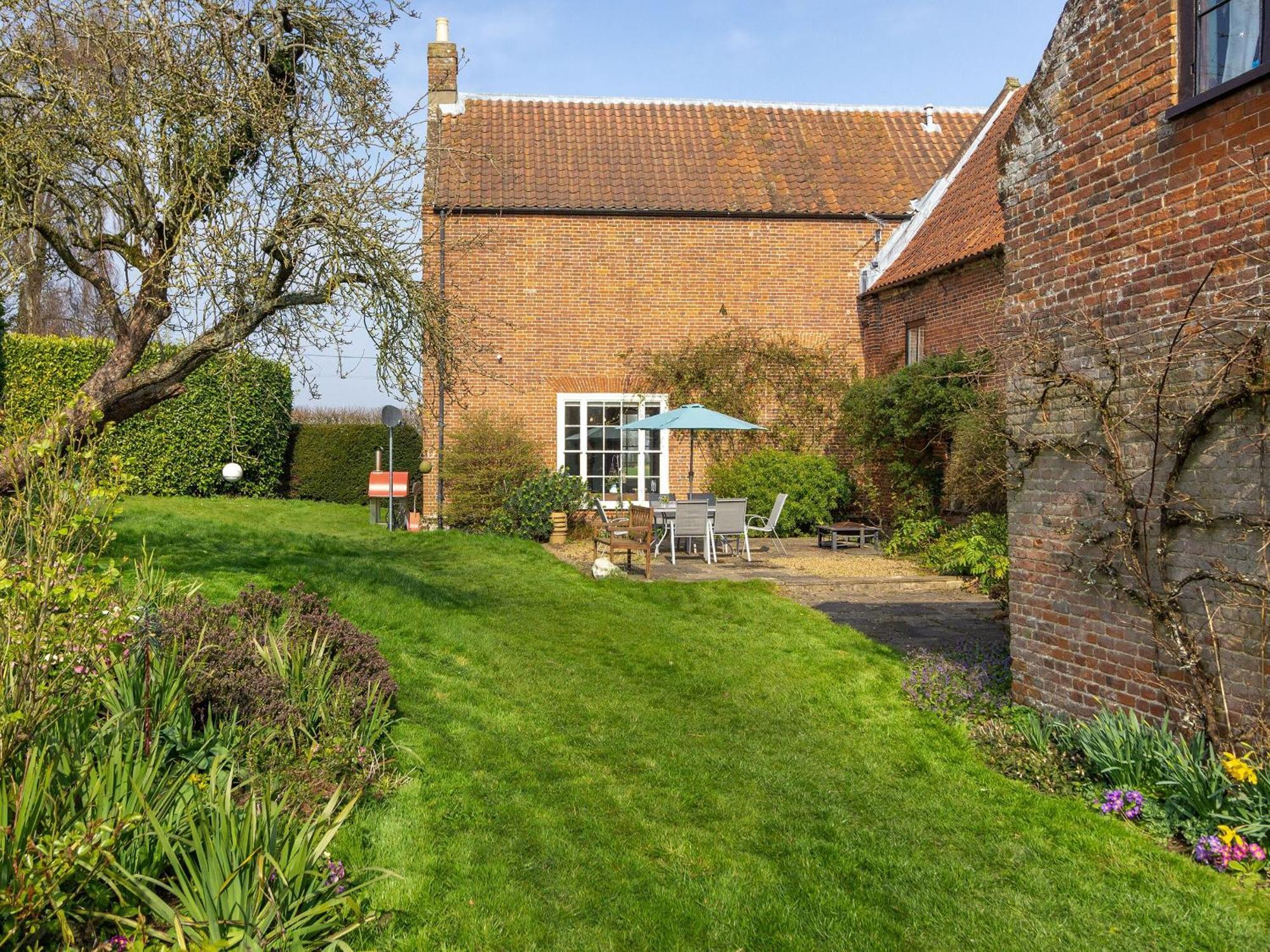 Hemblington Hall Arts And Leisure Ltd South Walsham Exterior foto